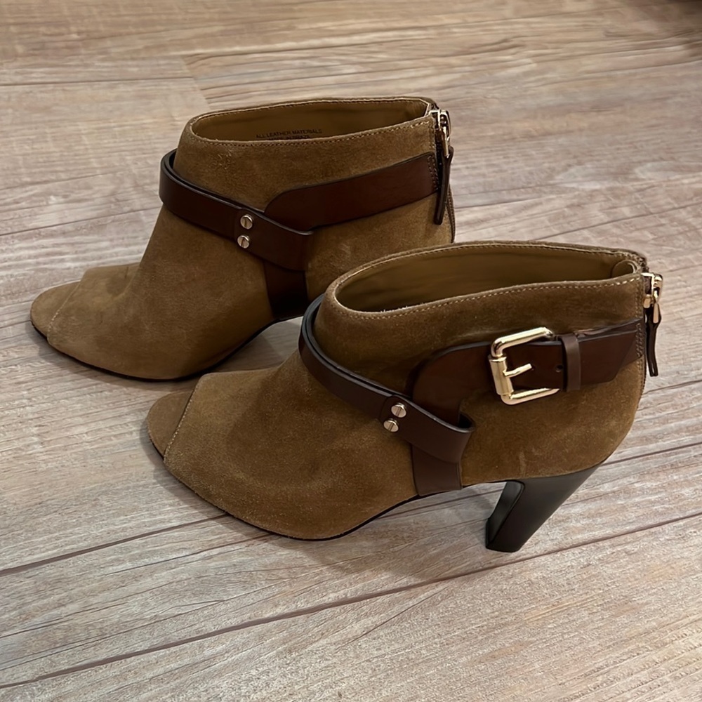 Vince Camuto VC Signature
Nikoletta Peep Toe Boots 8.5